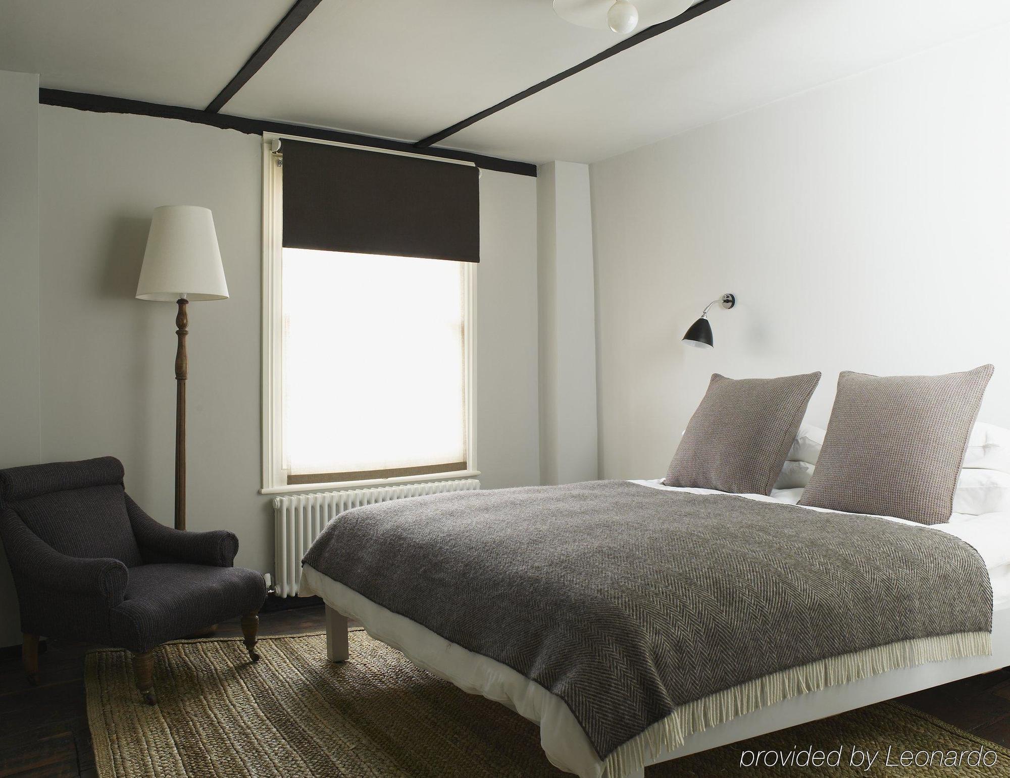 The Crown Hotel Amersham Room photo